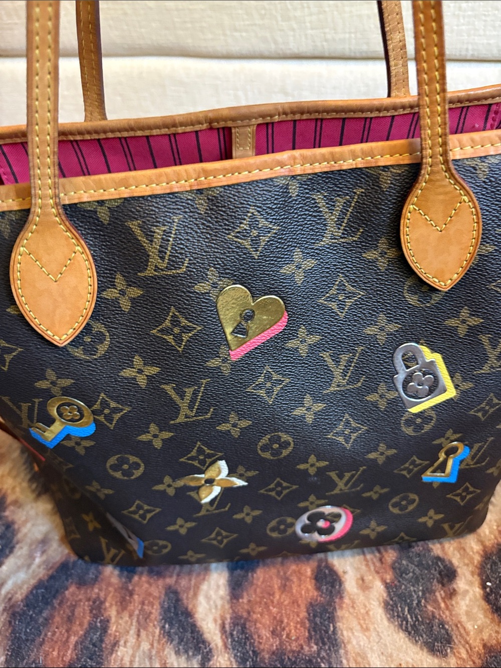 AUTH Louis Vuitton Love Lock Neverfull MM and new insert/Hot pink - Picture 11 of 14